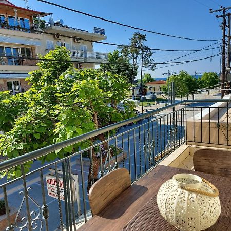 Apartment On Main Pedestrian Street With View Nea Kallikrateia Exterior foto