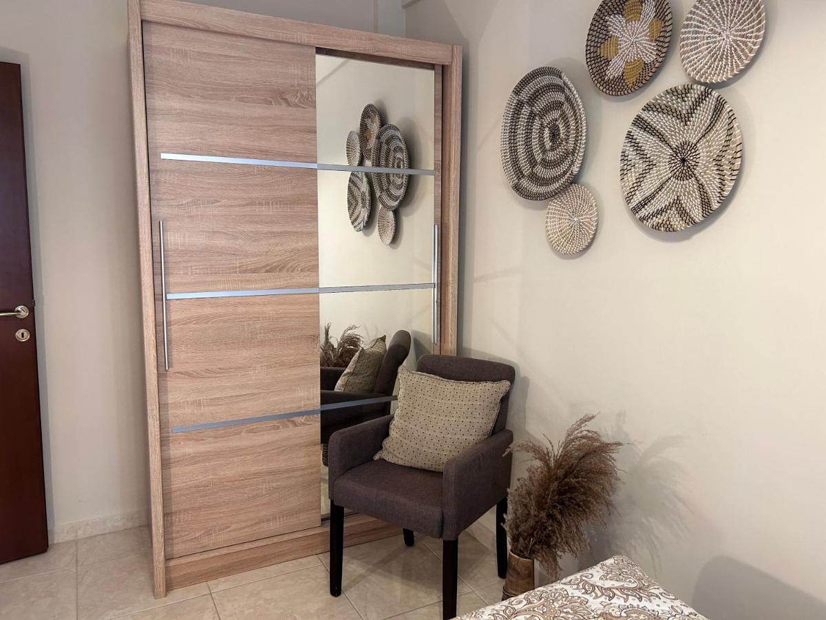Apartment On Main Pedestrian Street With View Nea Kallikrateia Exterior foto